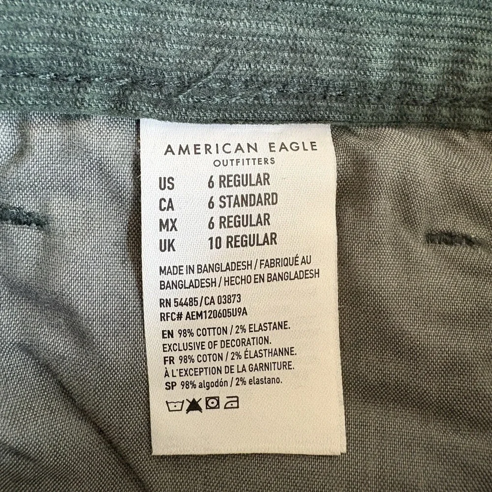 American Eagle Outfitters green‎ corduroy Mom Jean high rise pants